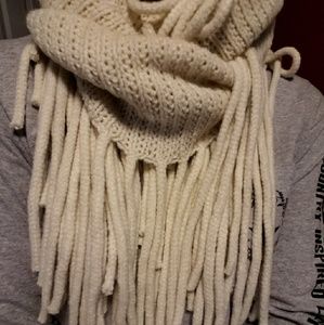 *FREE Cream Fringe Scarf